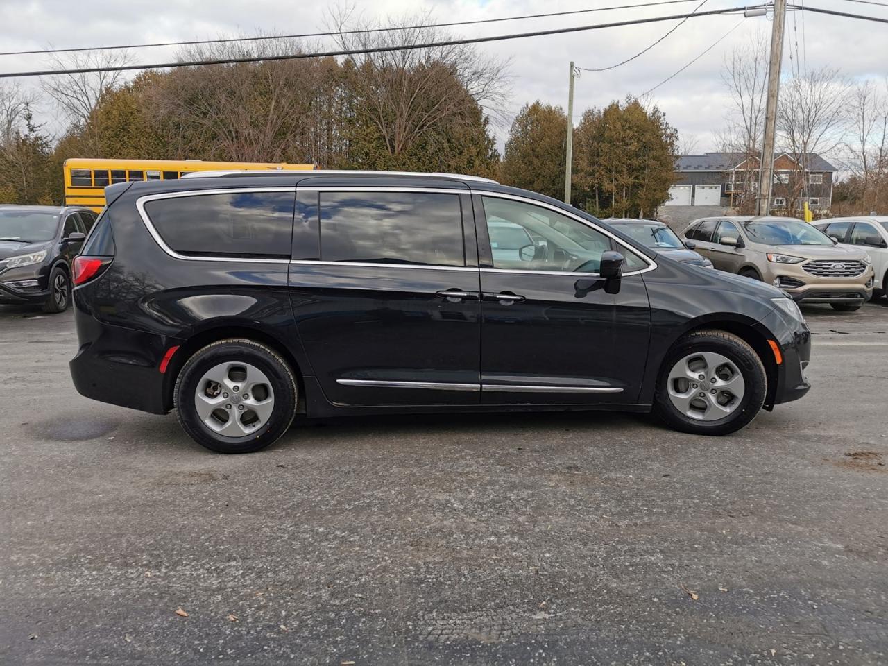 2017 Chrysler Pacifica Touring-L Plus - Photo #6