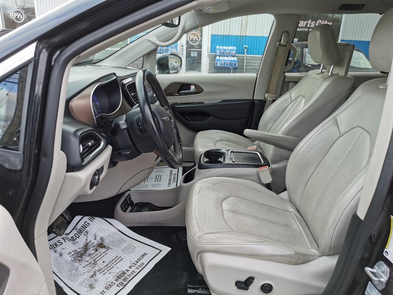 2017 Chrysler Pacifica Touring-L Plus - Photo #10