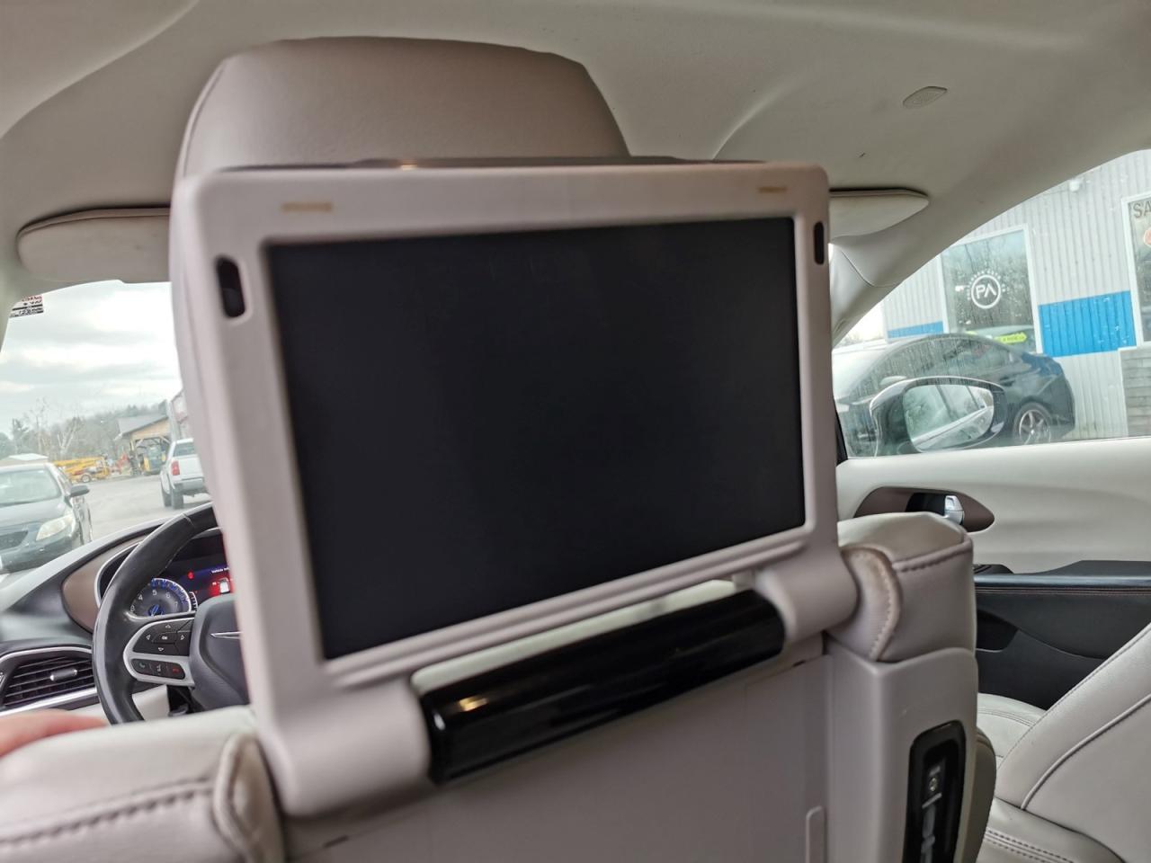 2017 Chrysler Pacifica Touring-L Plus - Photo #15