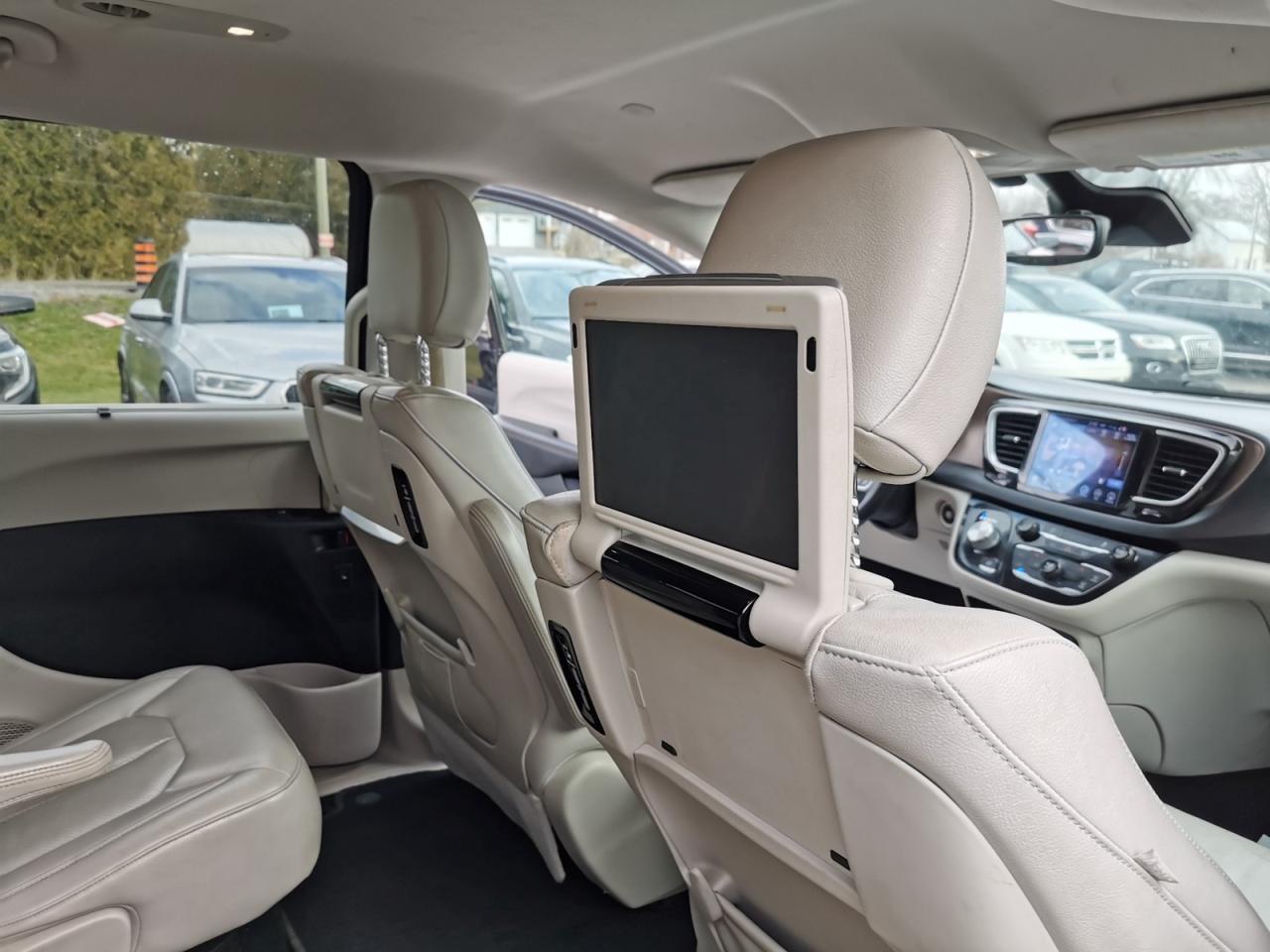 2017 Chrysler Pacifica Touring-L Plus - Photo #22