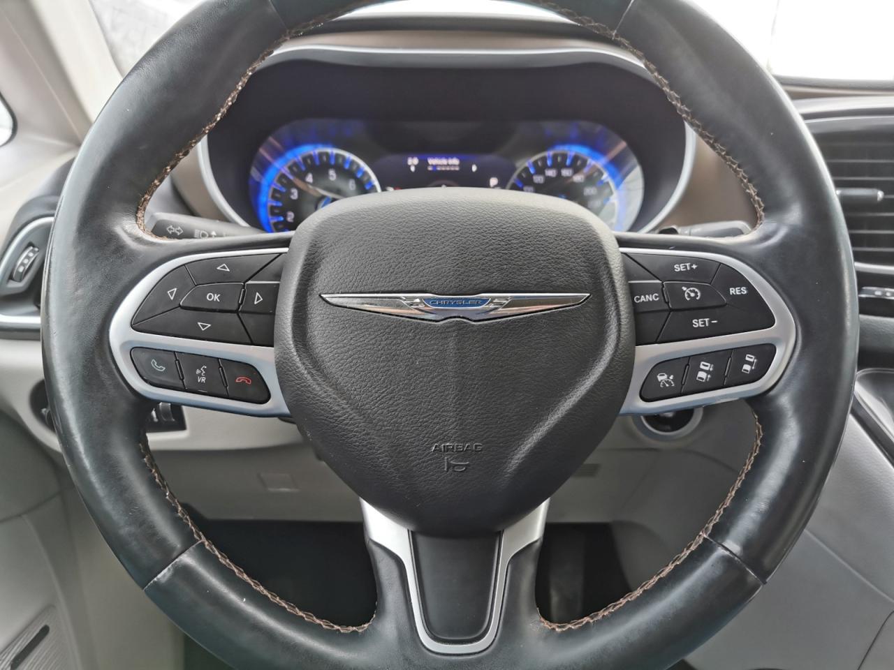 2017 Chrysler Pacifica Touring-L Plus - Photo #25