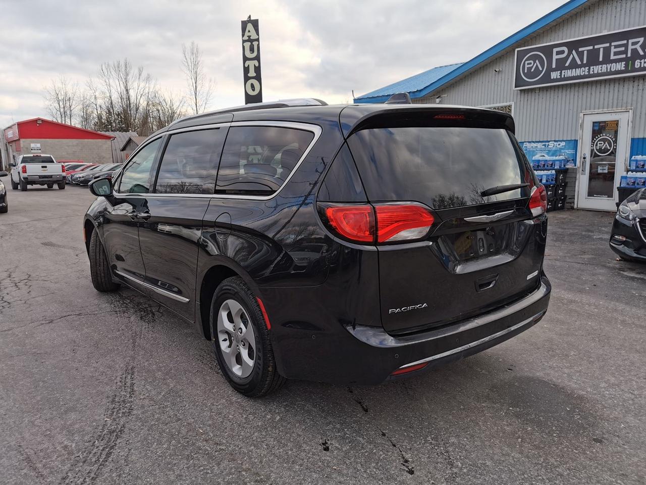 2017 Chrysler Pacifica Touring-L Plus Photo