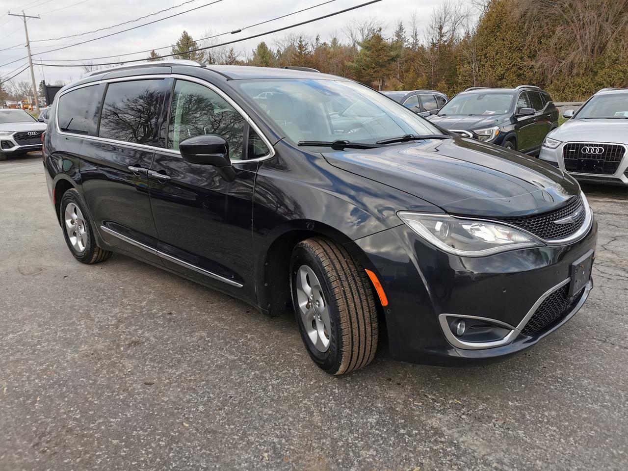 2017 Chrysler Pacifica Touring-L Plus Photo