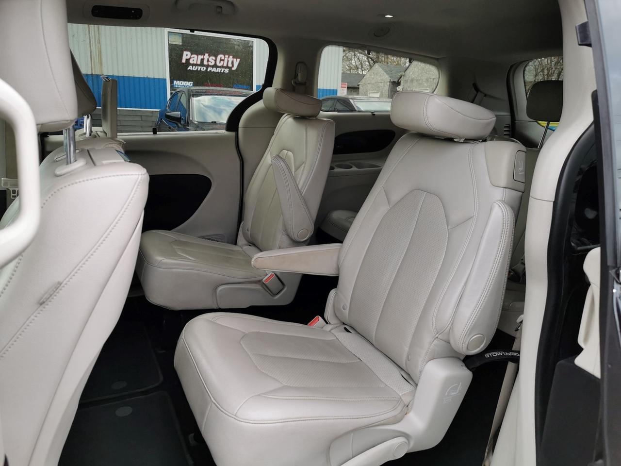 2017 Chrysler Pacifica Touring-L Plus Photo