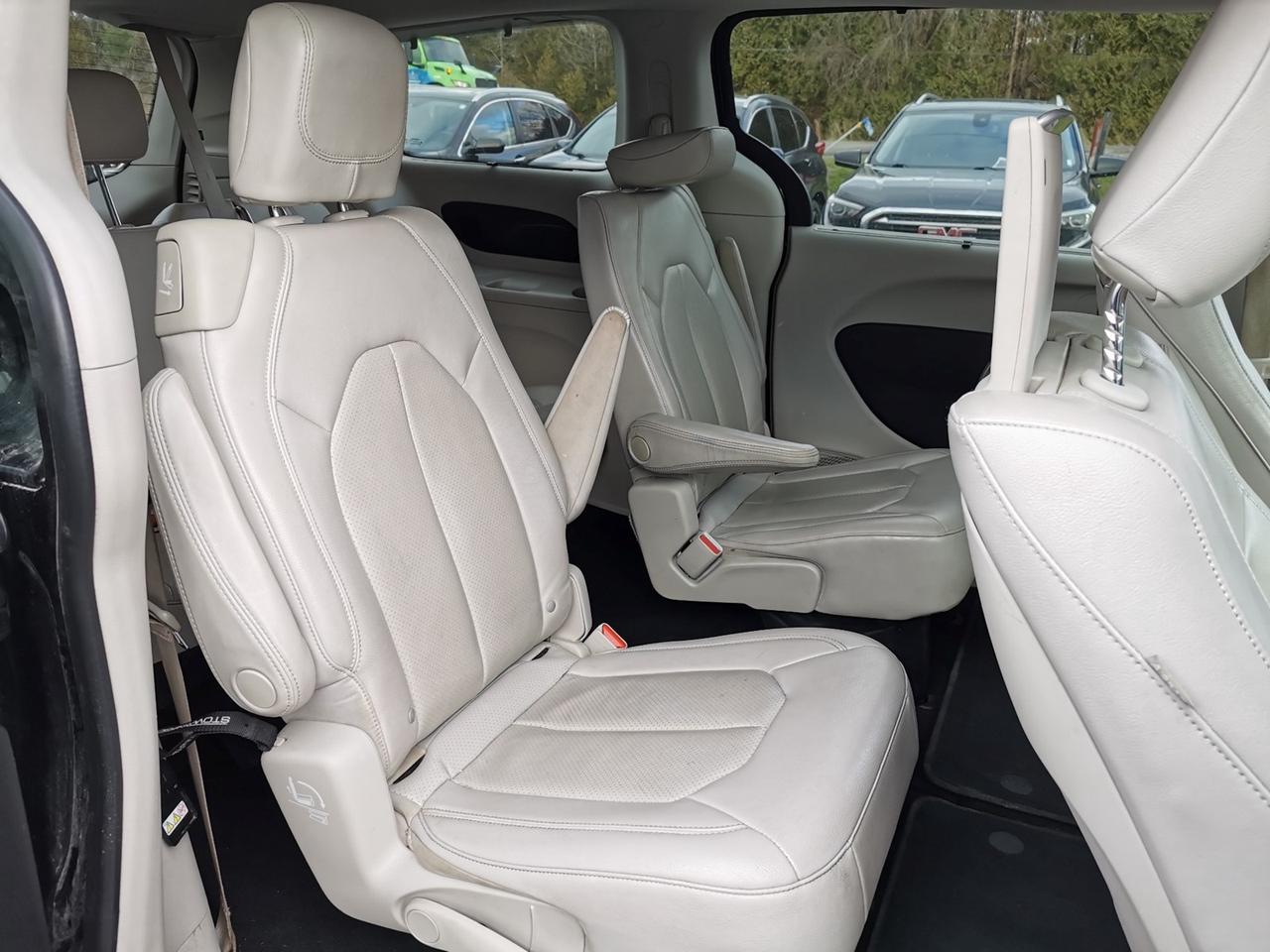 2017 Chrysler Pacifica Touring-L Plus Photo