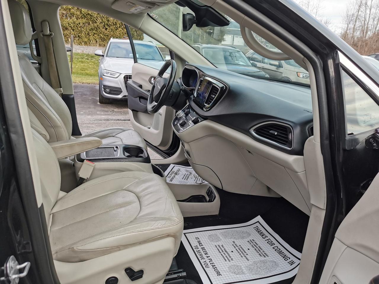 2017 Chrysler Pacifica Touring-L Plus Photo