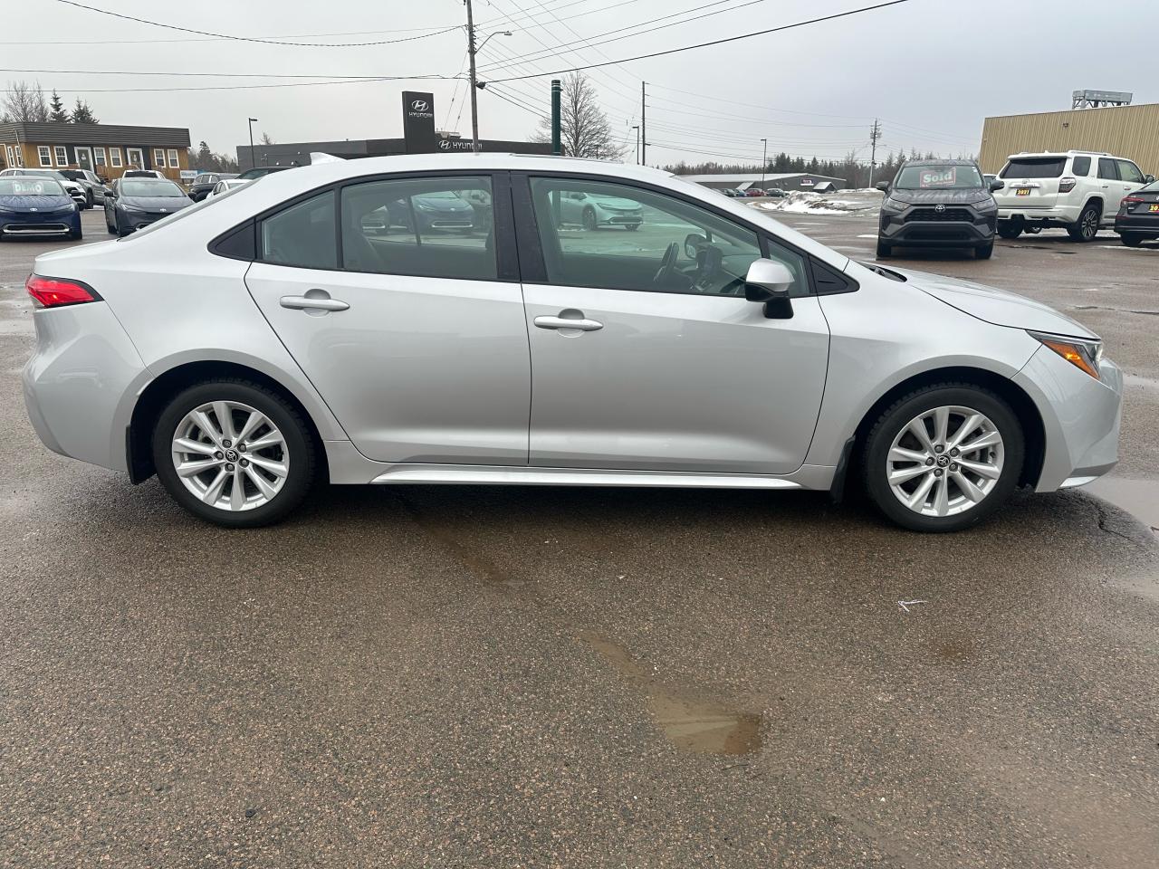 2024 Toyota Corolla LE UPGRADE Photo3