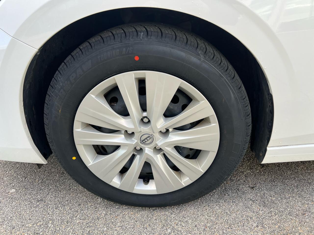 2024 Nissan Sentra S PLUS JUST ARRIVED! OFF LEASE - NEW TIRES! Photo4