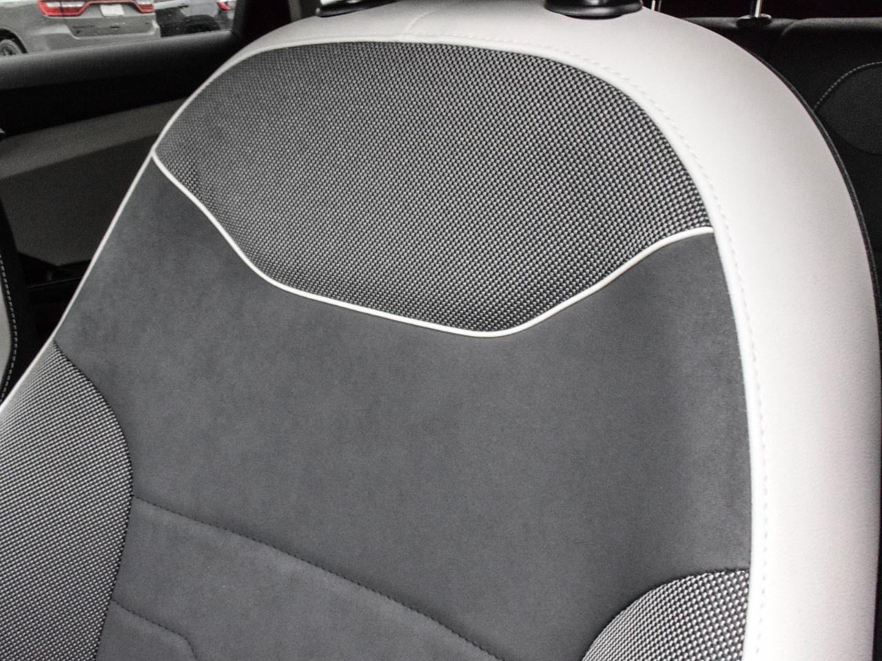 2025 Volkswagen Taos Comfortline 4Motion Photo