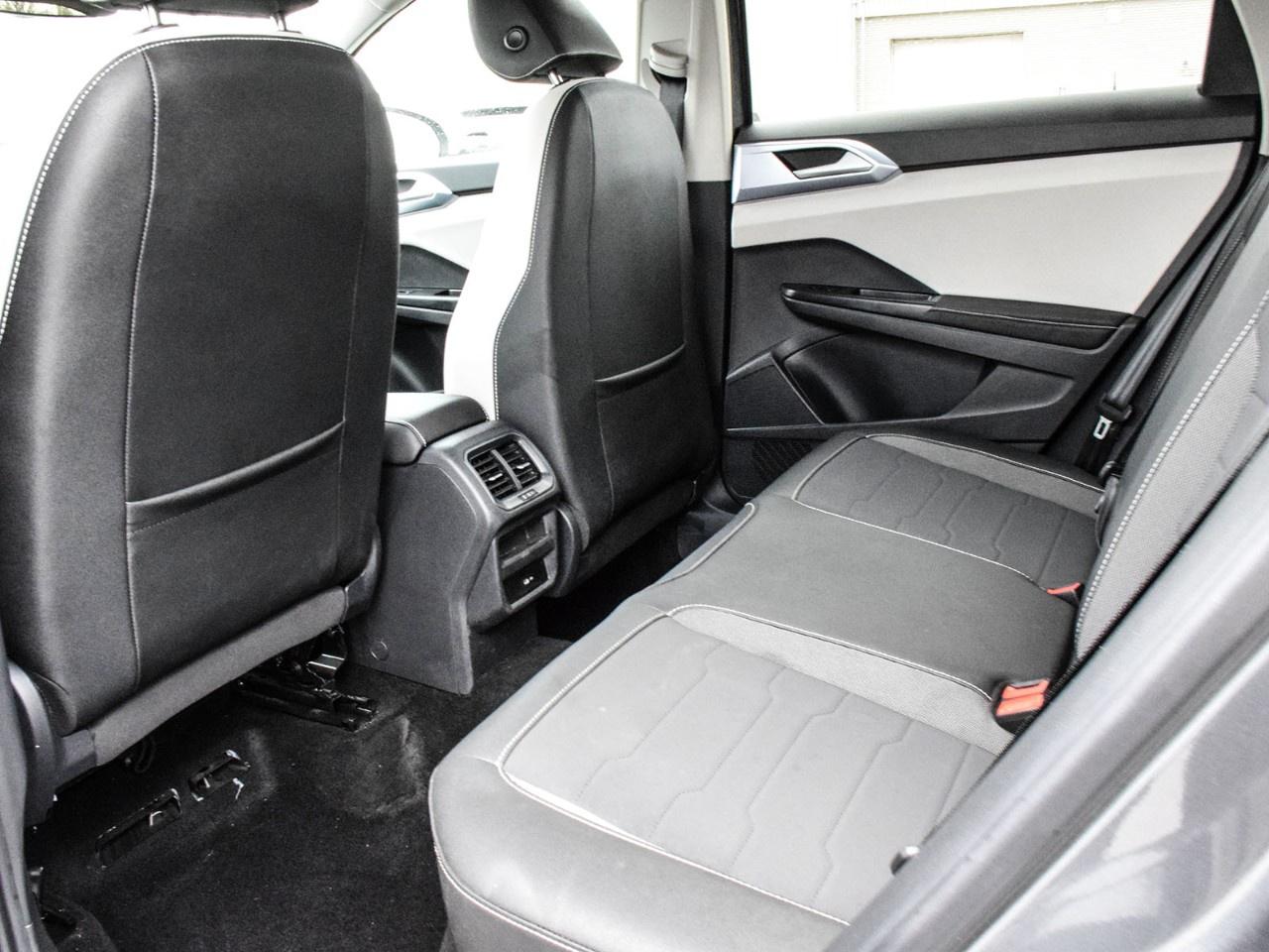 2025 Volkswagen Taos Comfortline 4Motion Photo