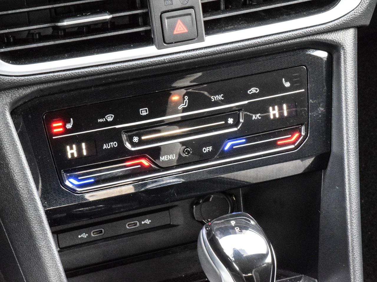 2025 Volkswagen Taos Comfortline 4Motion Photo