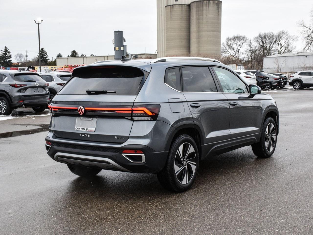 2025 Volkswagen Taos Comfortline 4Motion Photo