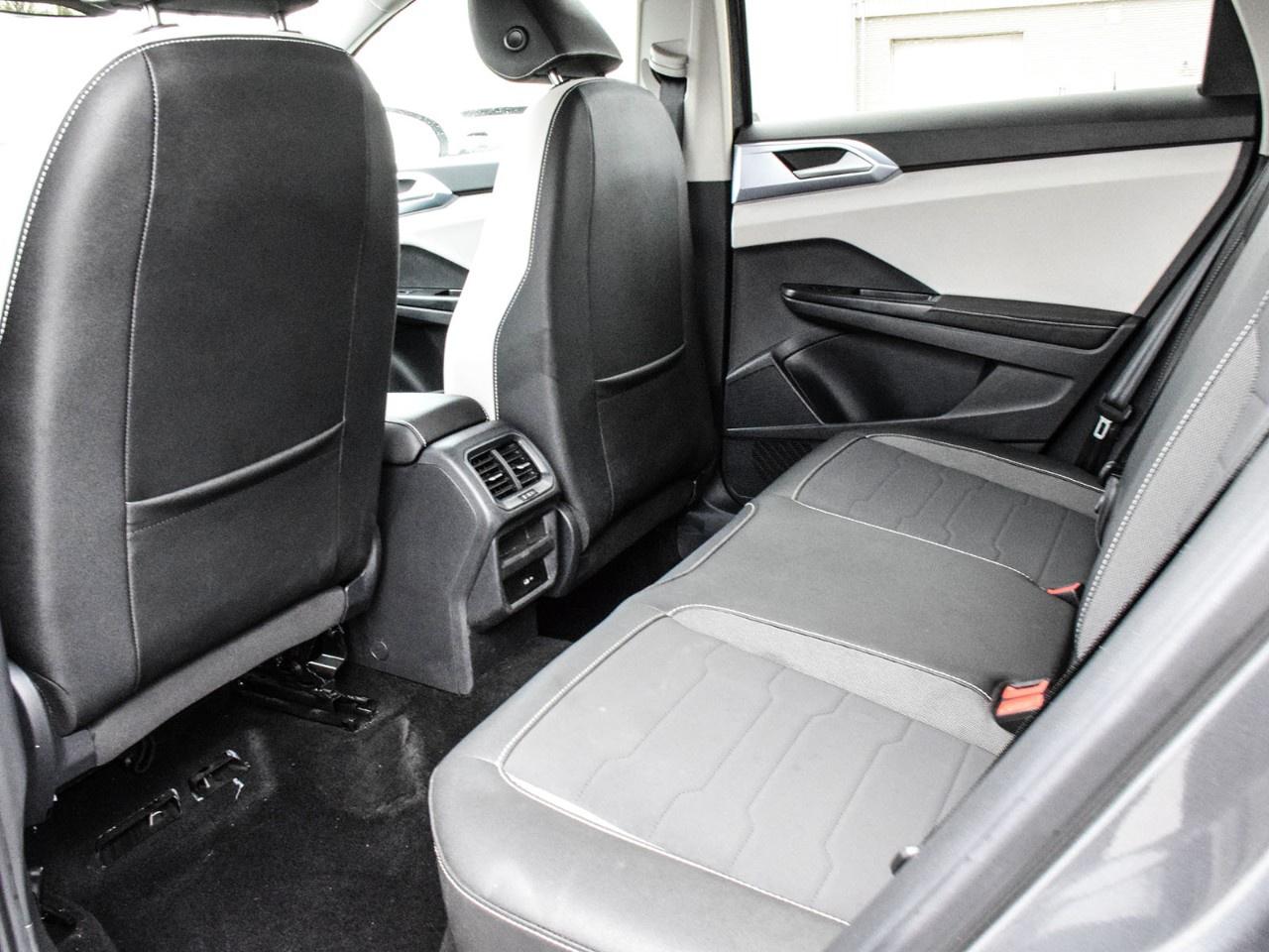 2025 Volkswagen Taos Comfortline 4Motion Photo