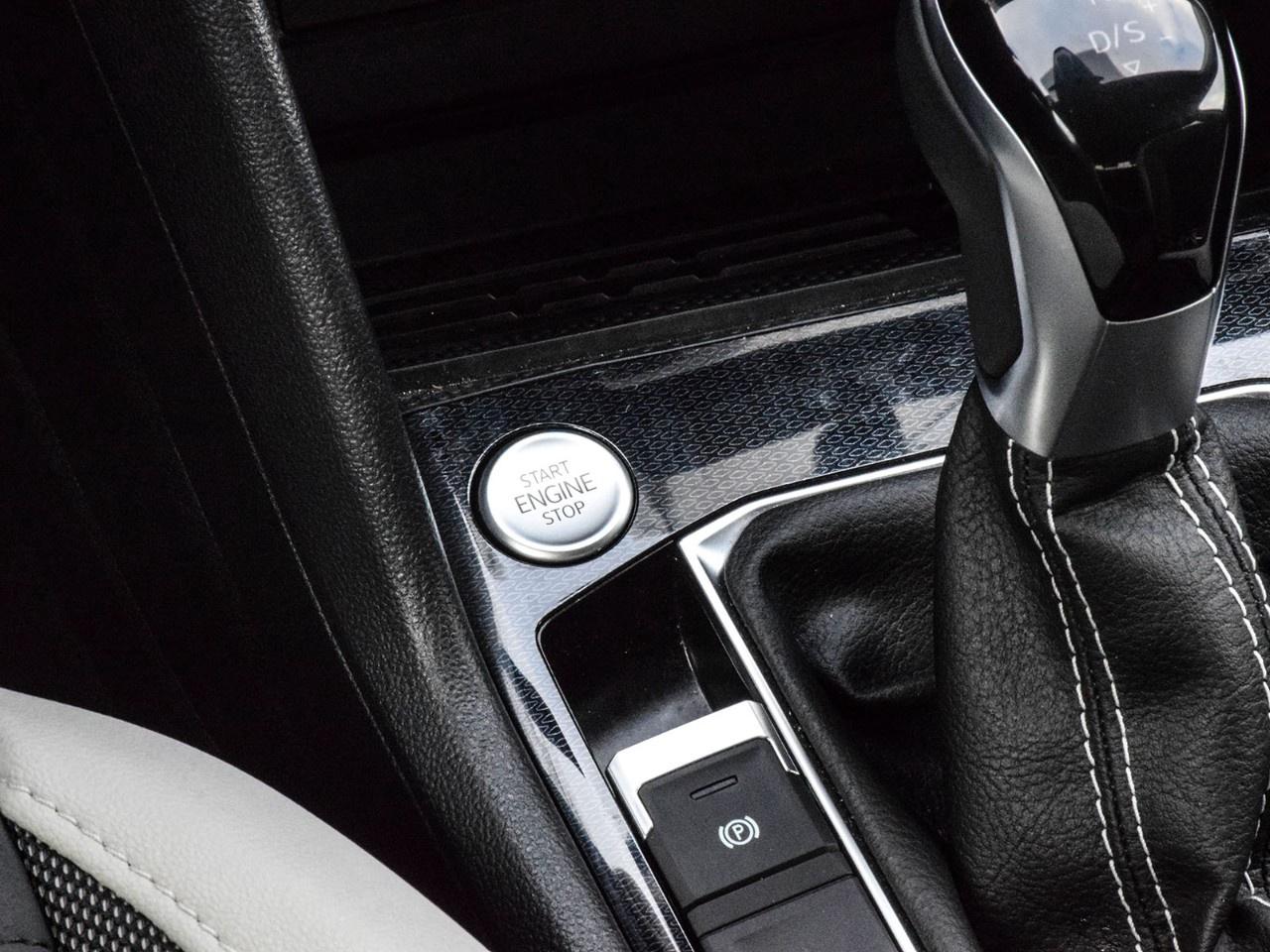 2025 Volkswagen Taos Comfortline 4Motion Photo