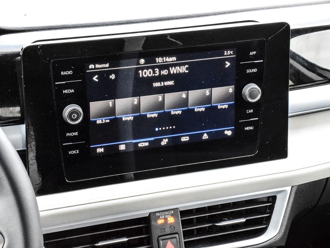 2025 Volkswagen Taos Comfortline 4Motion Photo