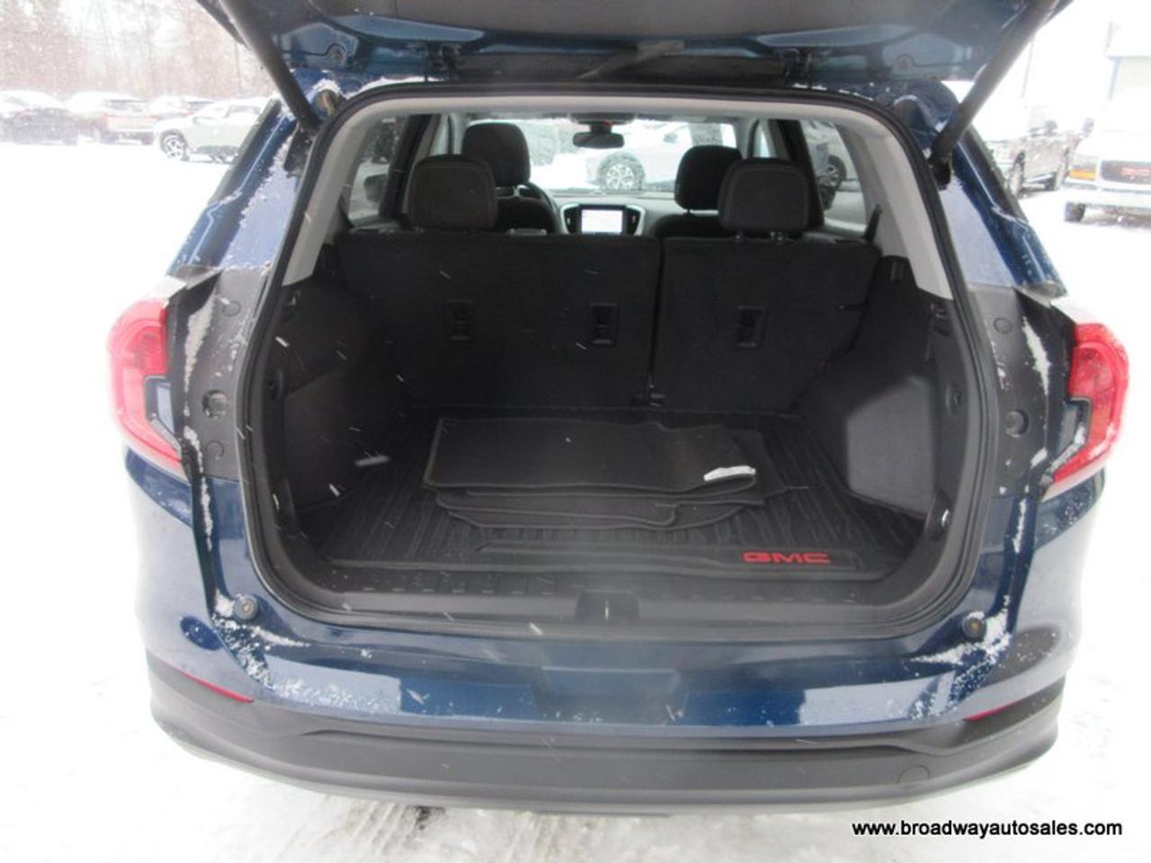 2022 GMC Terrain ALL-WHEEL DRIVE SLE-PACKAGE 5 PASSENGER 1.4L - TURBO.. NAVIGATION.. PANORAMIC SUNROOF.. HEATED SEATS.. BACK-UP CAMERA.. POWER TAILGATE.. Photo