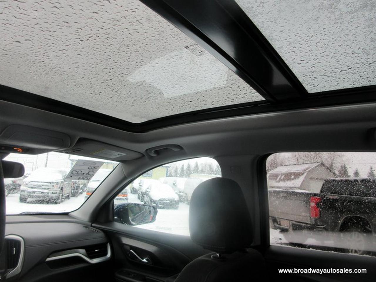 2022 GMC Terrain ALL-WHEEL DRIVE SLE-PACKAGE 5 PASSENGER 1.4L - TURBO.. NAVIGATION.. PANORAMIC SUNROOF.. HEATED SEATS.. BACK-UP CAMERA.. POWER TAILGATE.. Photo