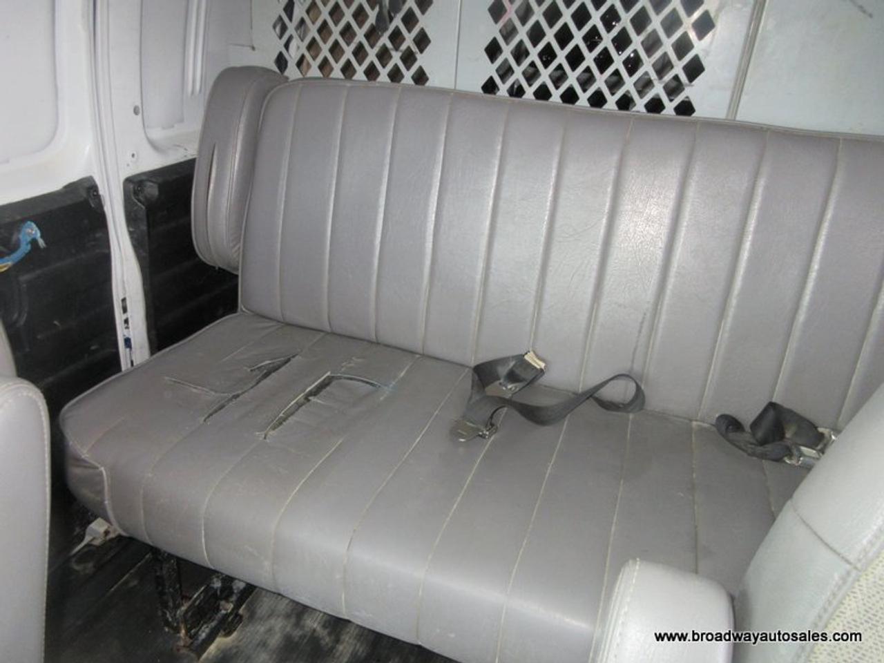 2019 GMC Savana 3/4 TON CARGO-MOVING 5 PASSENGER 6.0L - V8.. EXTENDED-CARGO-AREA.. REAR BENCH SEATING.. BARN-DOOR-ENTRANCES.. TOW SUPPORT.. Photo