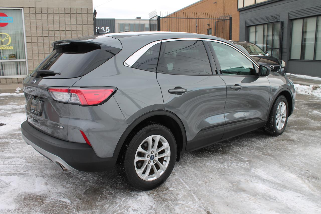 2022 Ford Escape Hybrid SE Photo2