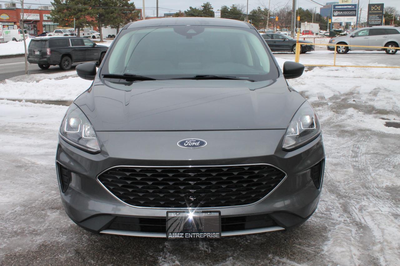 2022 Ford Escape Hybrid SE Photo