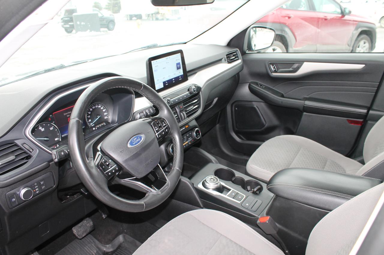 2022 Ford Escape Hybrid SE Photo