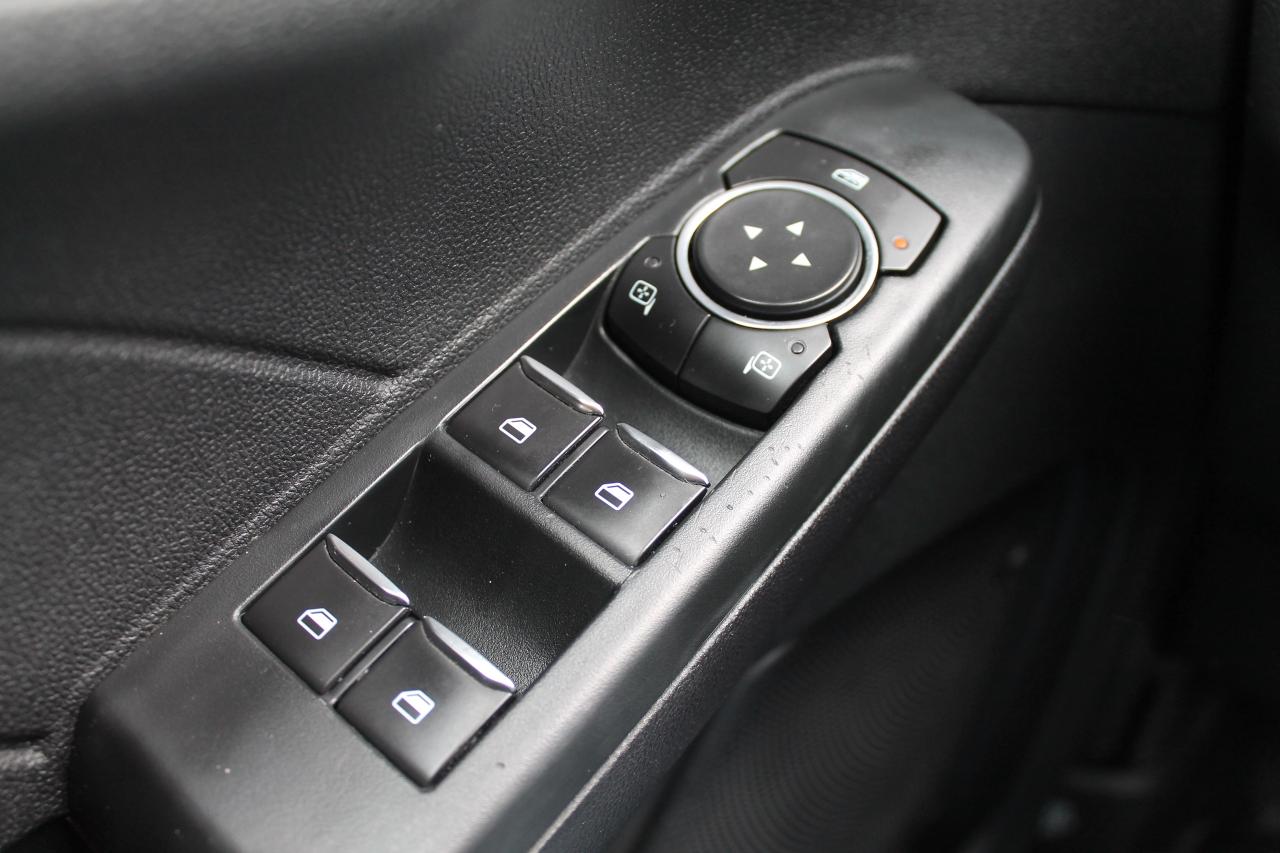 2022 Ford Escape Hybrid SE Photo