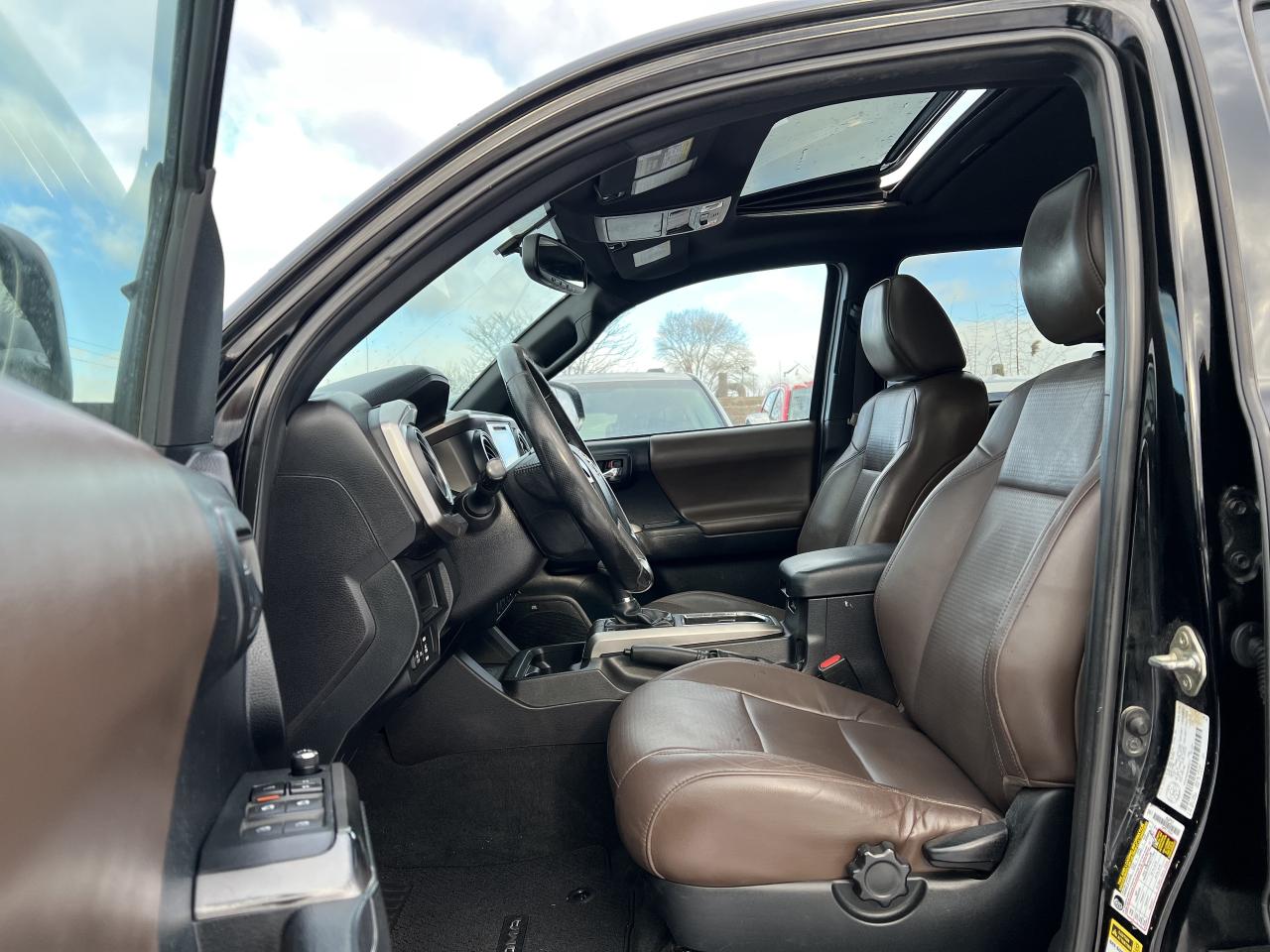 2016 Toyota Tacoma LIMITED Photo