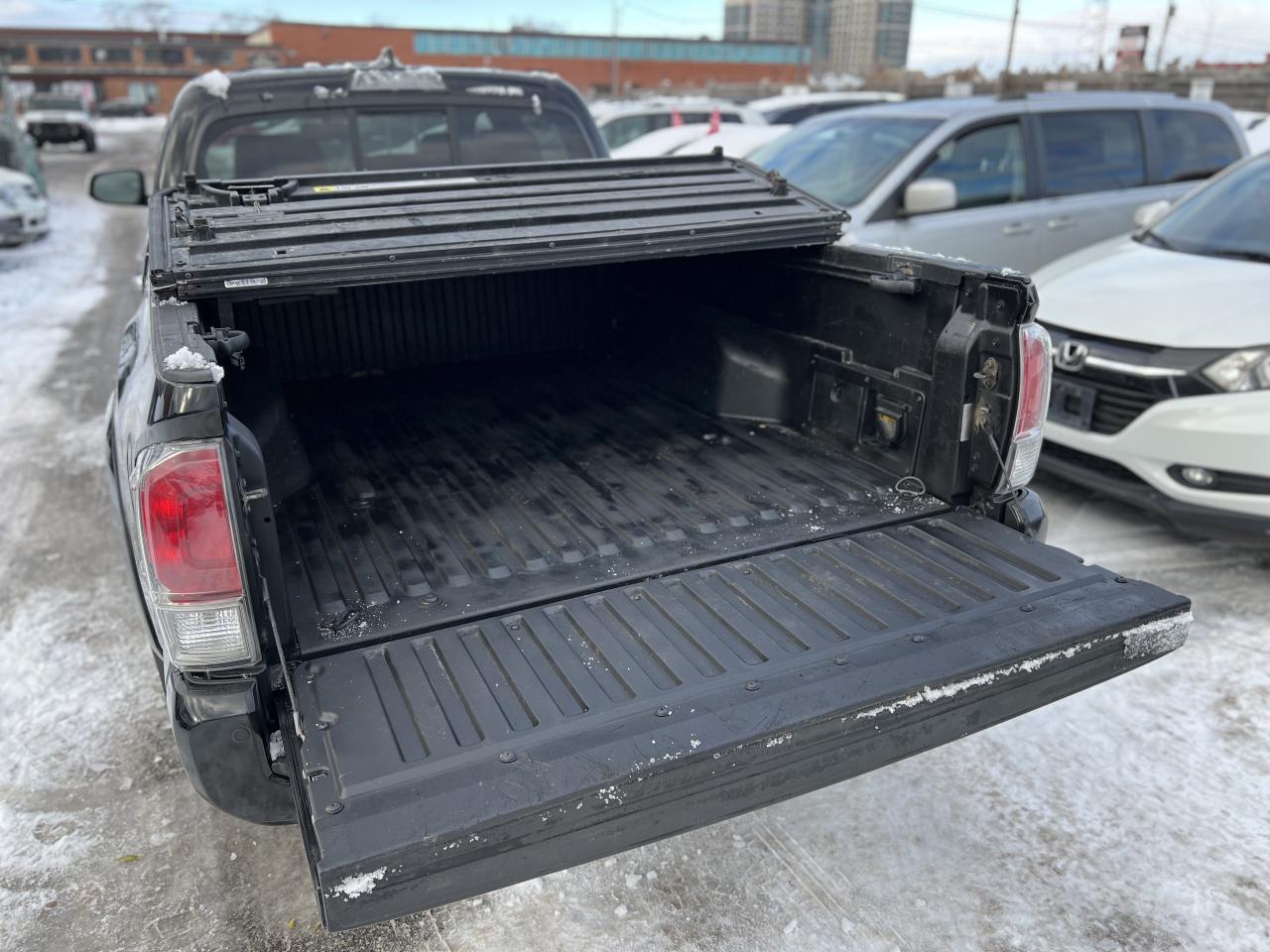 2016 Toyota Tacoma LIMITED Photo