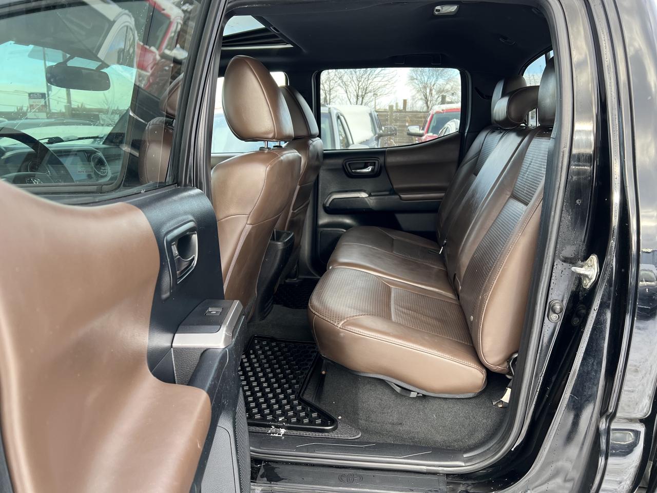 2016 Toyota Tacoma LIMITED Photo