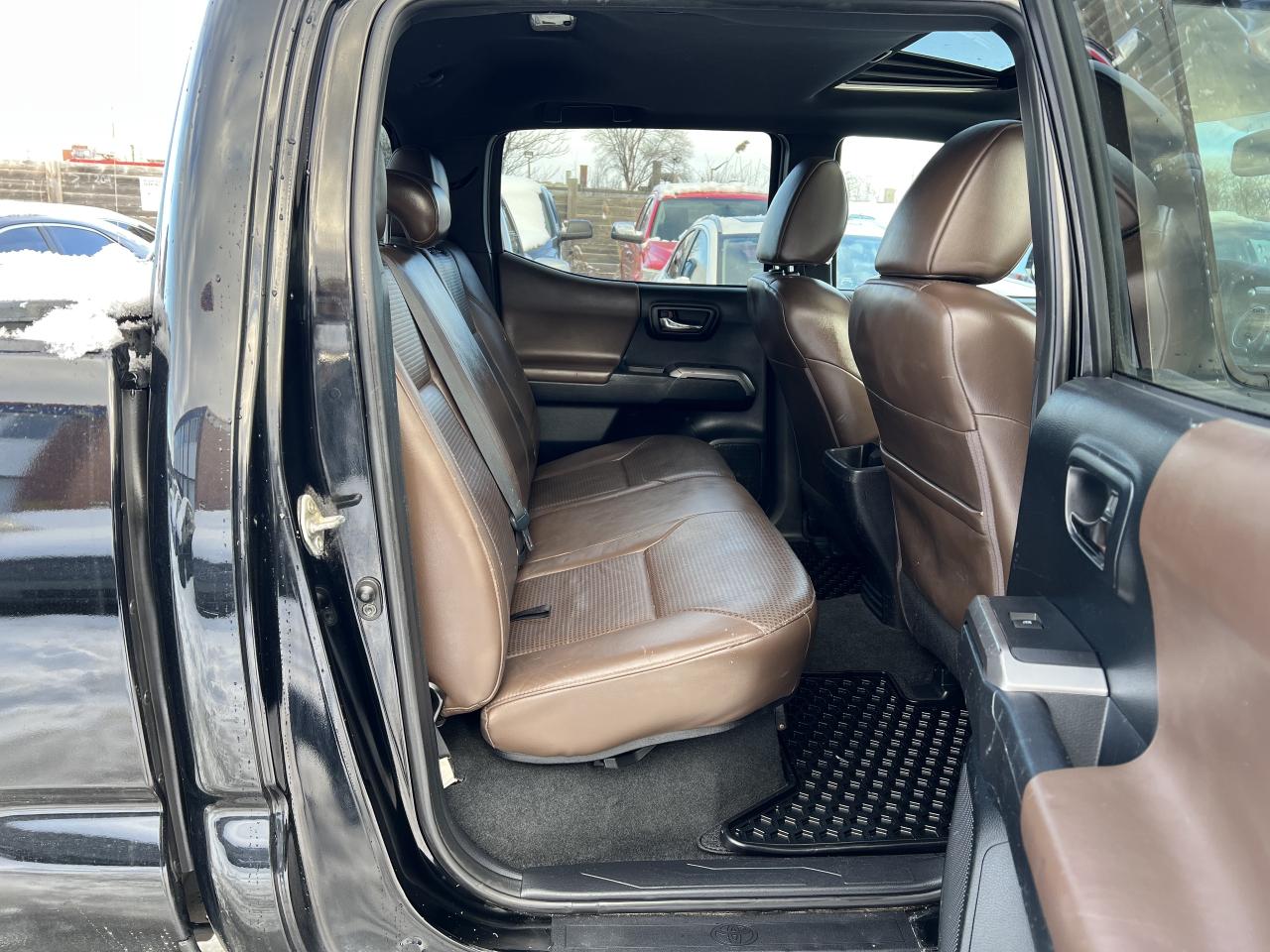 2016 Toyota Tacoma LIMITED Photo