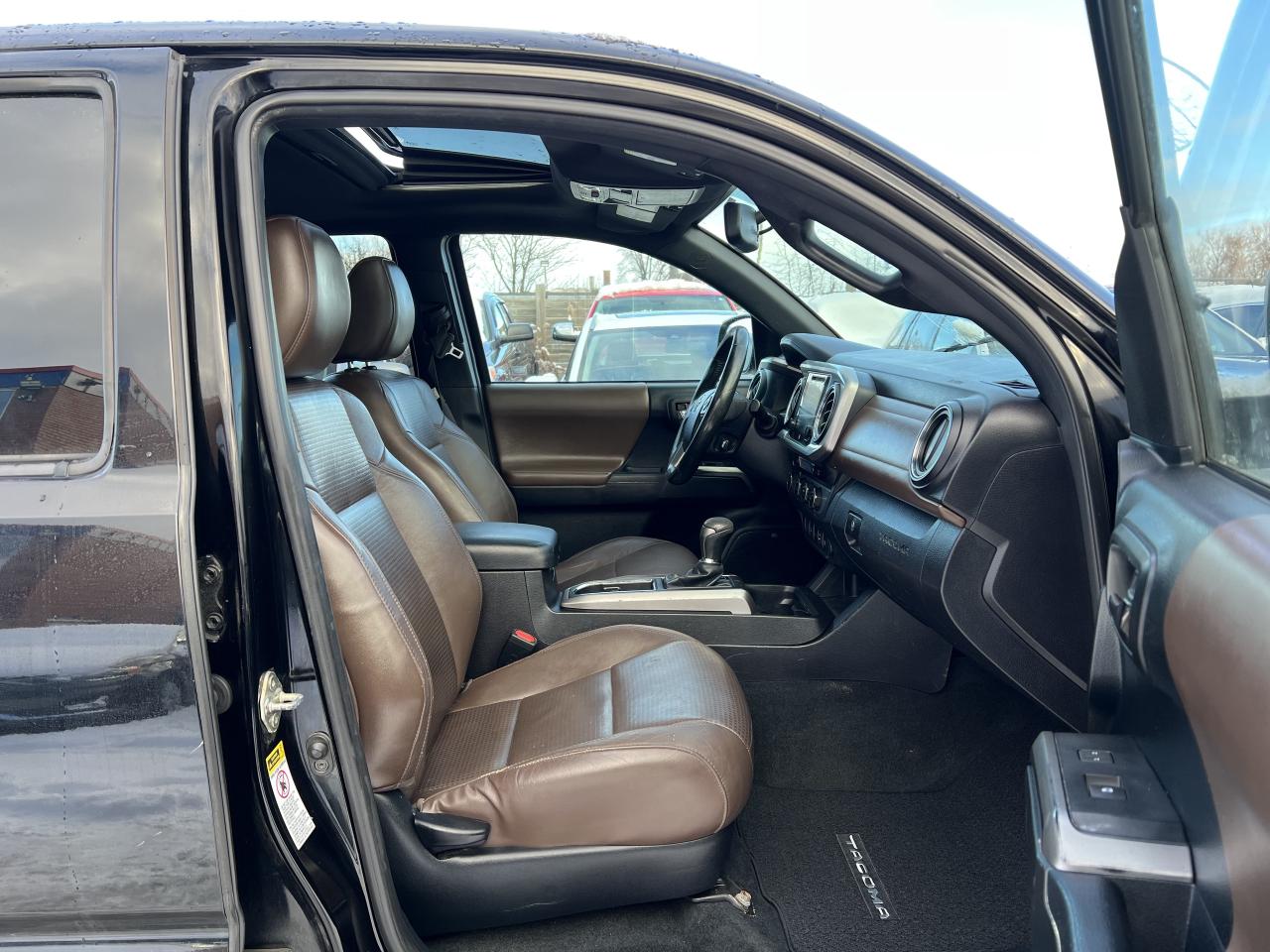 2016 Toyota Tacoma LIMITED Photo