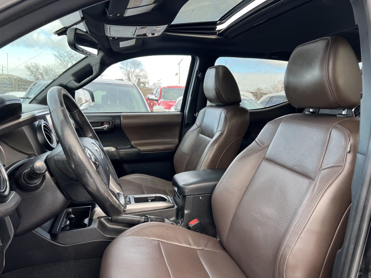 2016 Toyota Tacoma LIMITED Photo