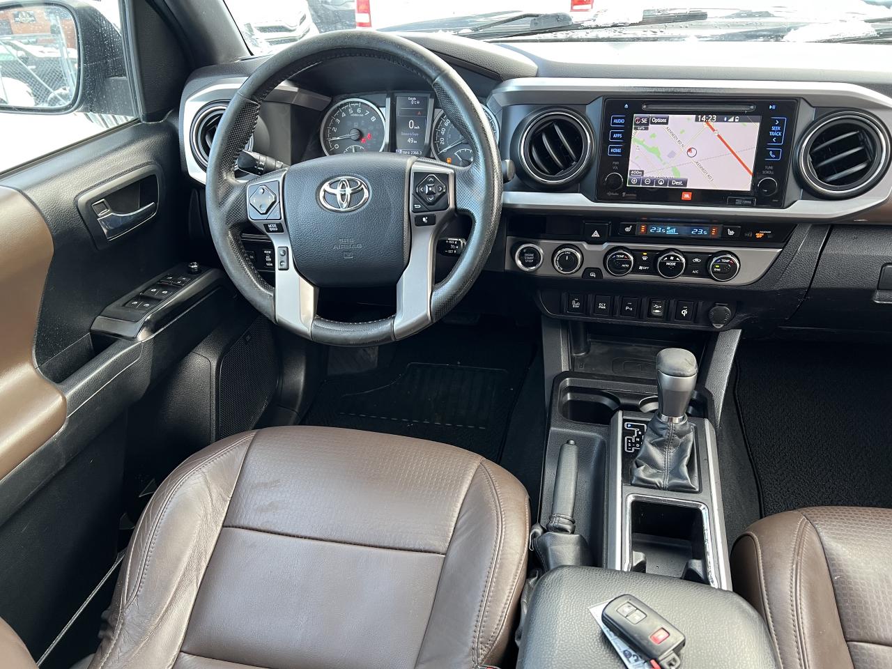 2016 Toyota Tacoma LIMITED Photo