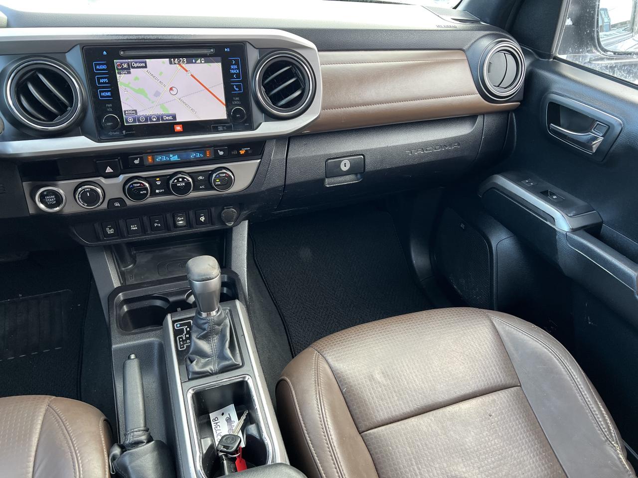 2016 Toyota Tacoma LIMITED Photo