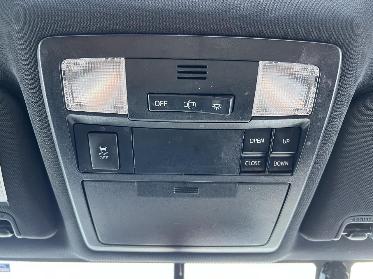 2016 Toyota Tacoma LIMITED Photo