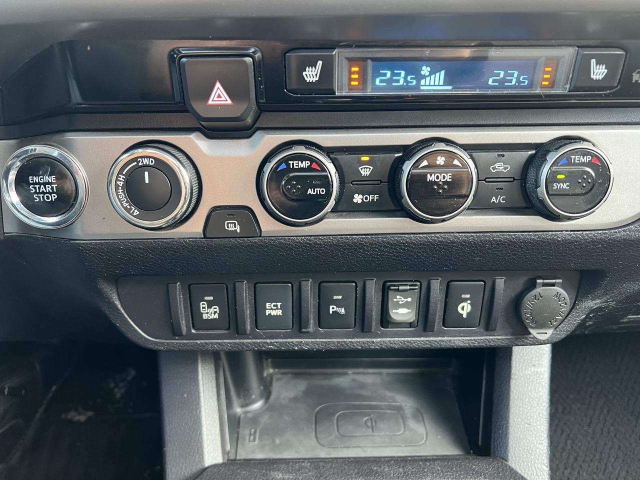 2016 Toyota Tacoma LIMITED Photo