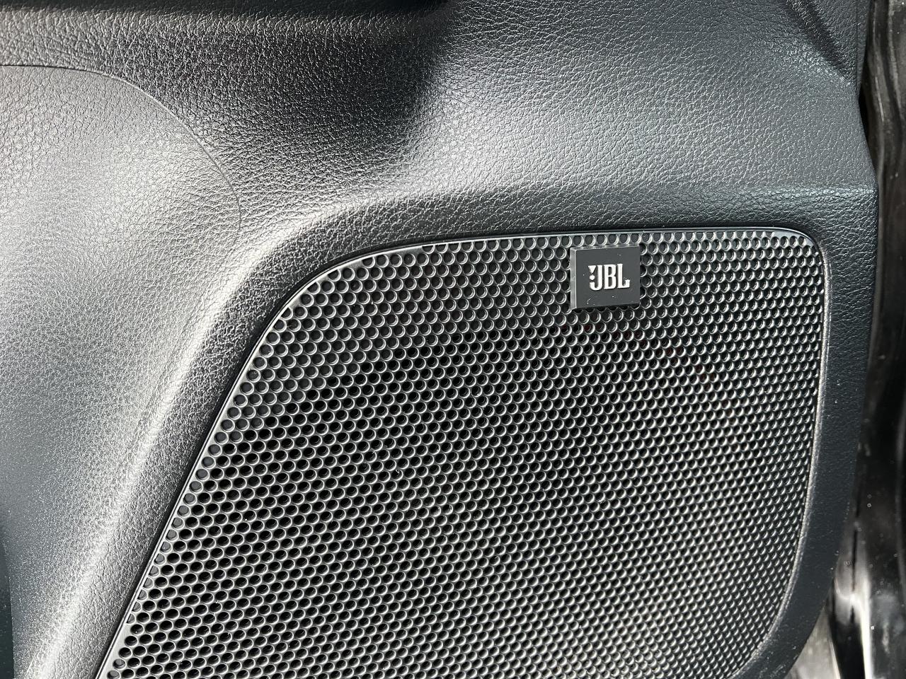 2016 Toyota Tacoma LIMITED Photo