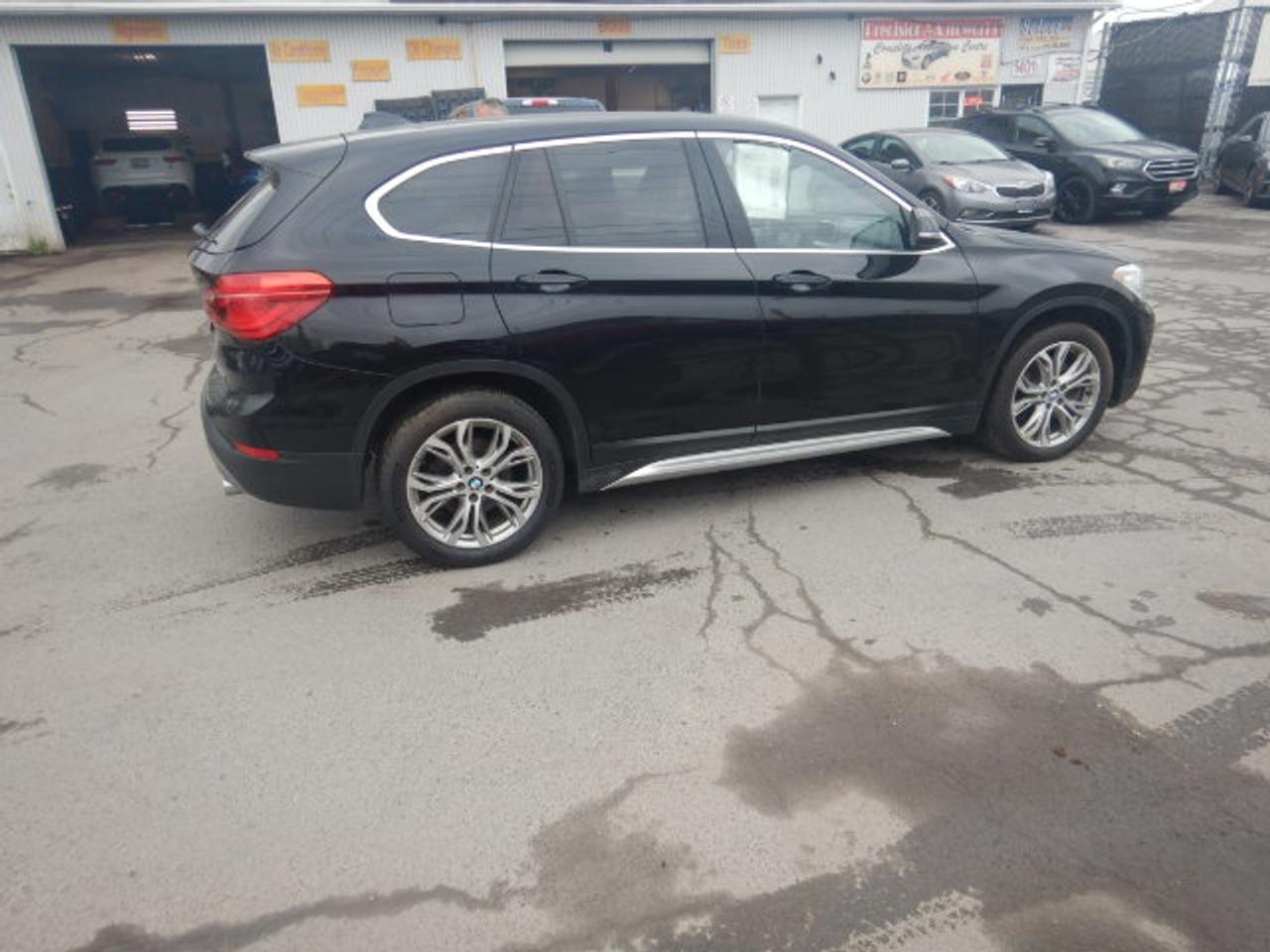 2018 BMW X1 xDrive28i Photo2