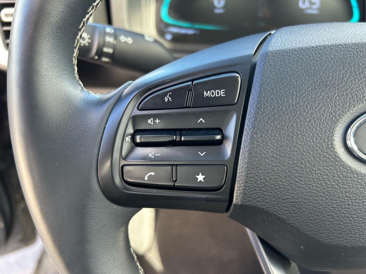 2023 Hyundai Venue Preferred  - Heated Seats -  Apple CarPlay Photo