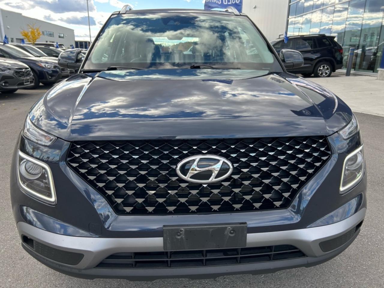 2022 Hyundai Venue Ultimate w/Denim Interior Photo2