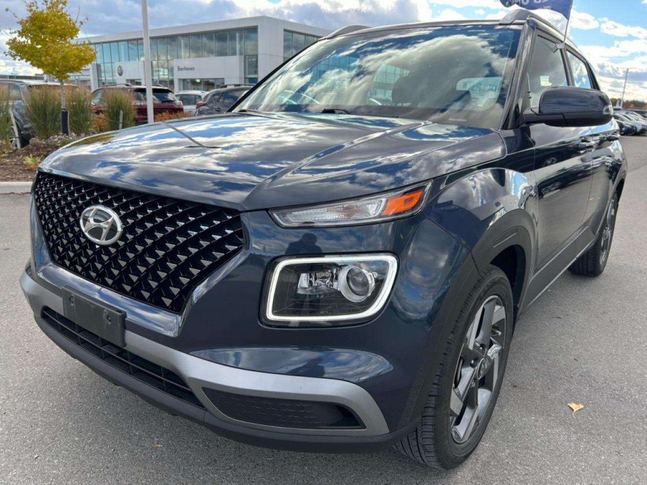 2022 Hyundai Venue Ultimate w/Denim Interior Photo3