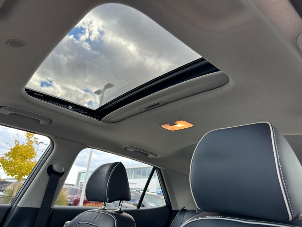 2022 Hyundai Venue Ultimate w/Denim Interior Photo