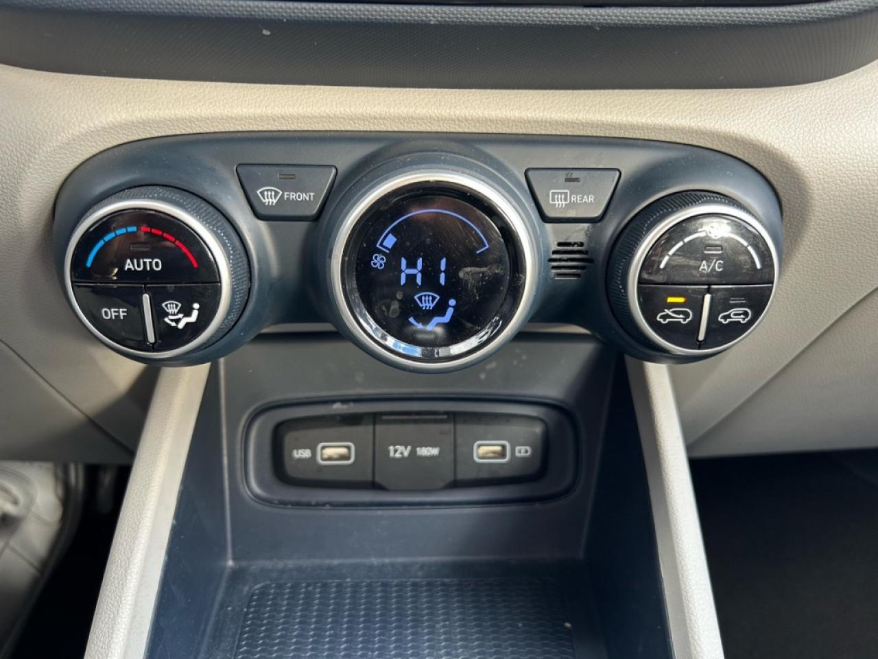 2022 Hyundai Venue Ultimate w/Denim Interior Photo