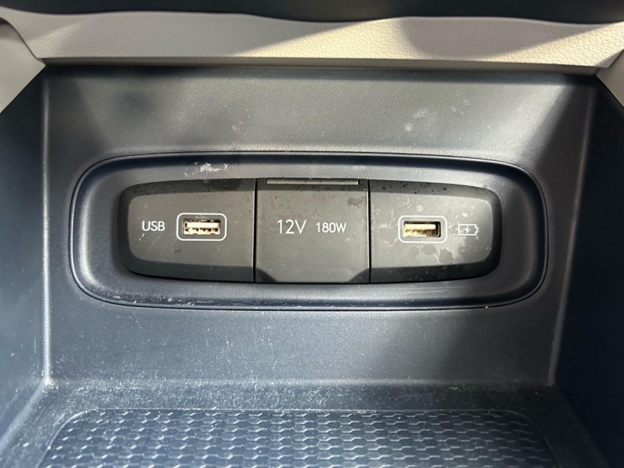 2022 Hyundai Venue Ultimate w/Denim Interior Photo