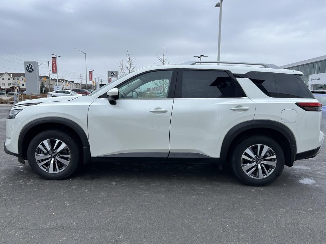 2023 Nissan Pathfinder SL  - Sunroof -  Navigation Photo