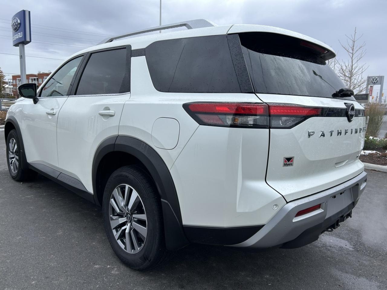 2023 Nissan Pathfinder SL  - Sunroof -  Navigation Photo