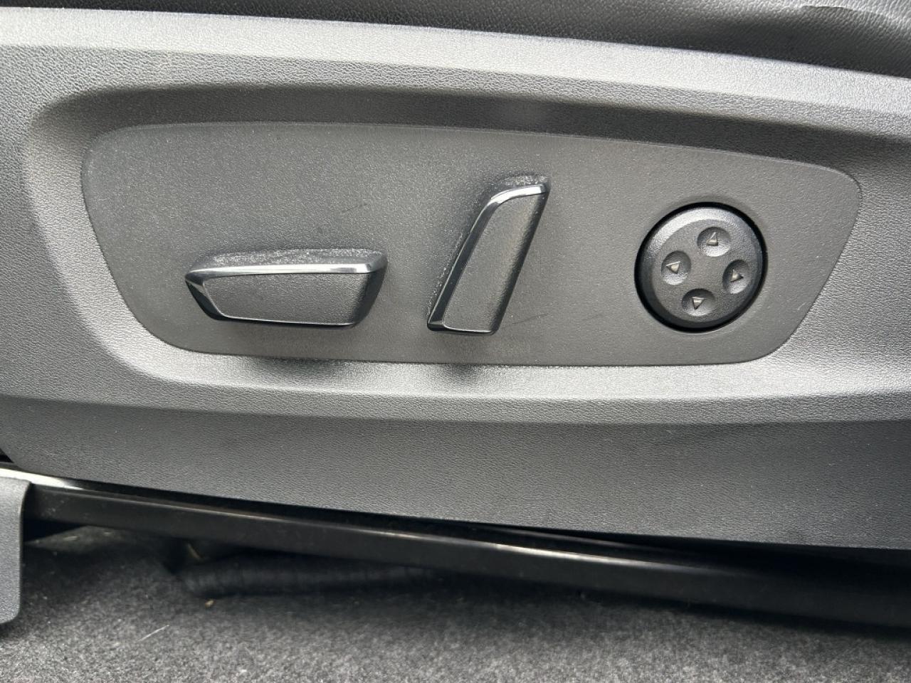 2023 Nissan Pathfinder SL  - Sunroof -  Navigation Photo