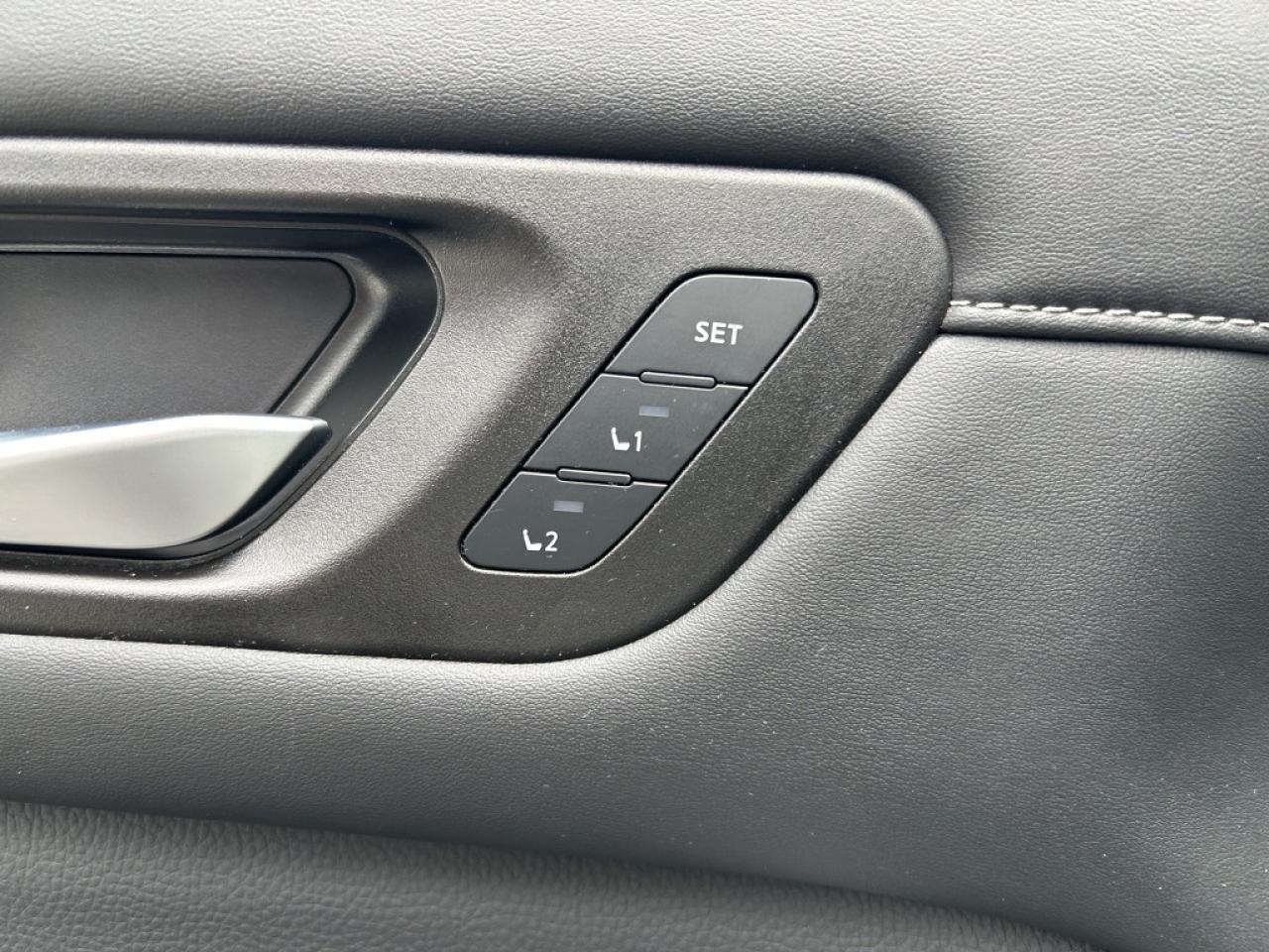 2023 Nissan Pathfinder SL  - Sunroof -  Navigation Photo