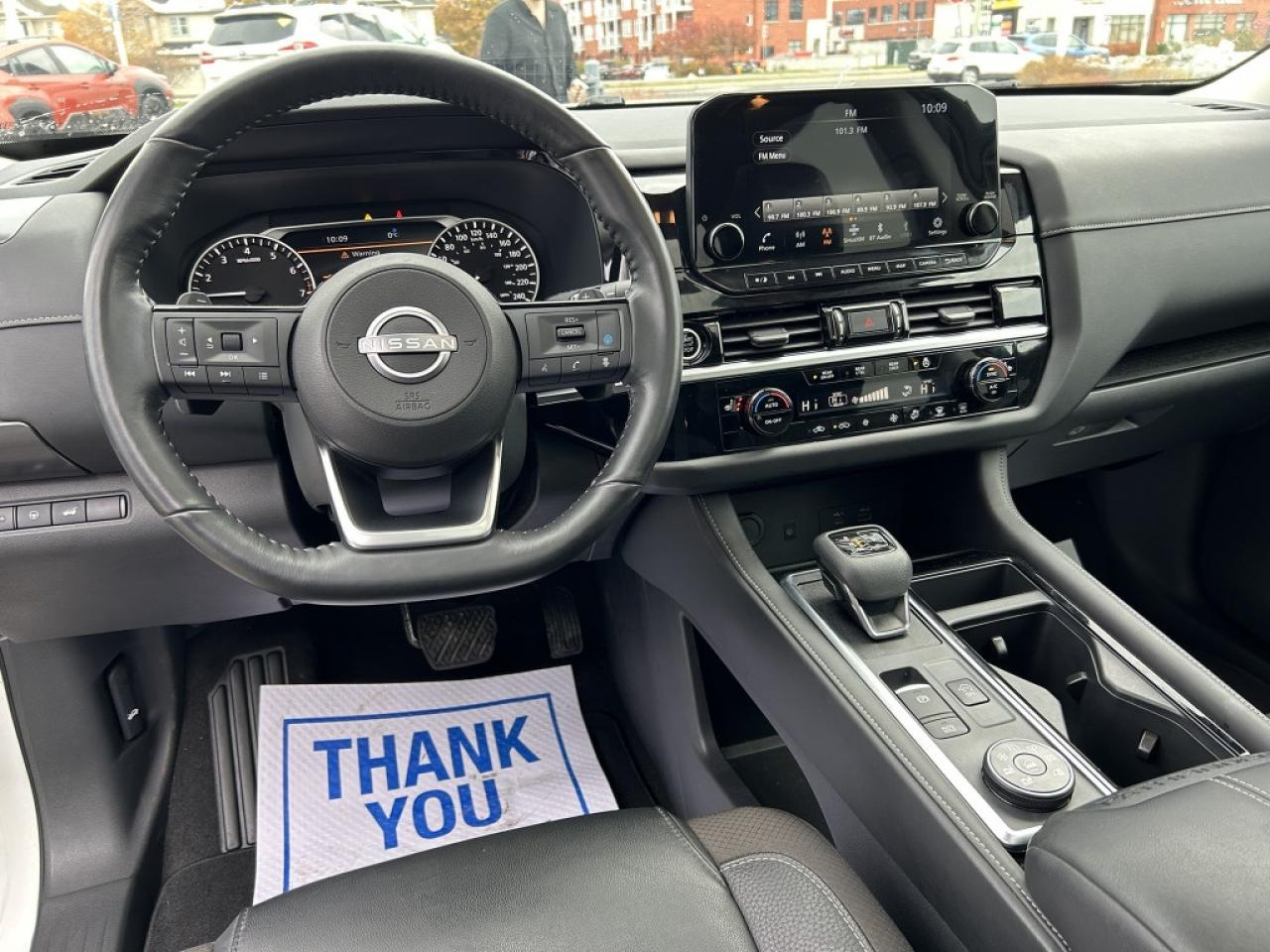 2023 Nissan Pathfinder SL  - Sunroof -  Navigation Photo