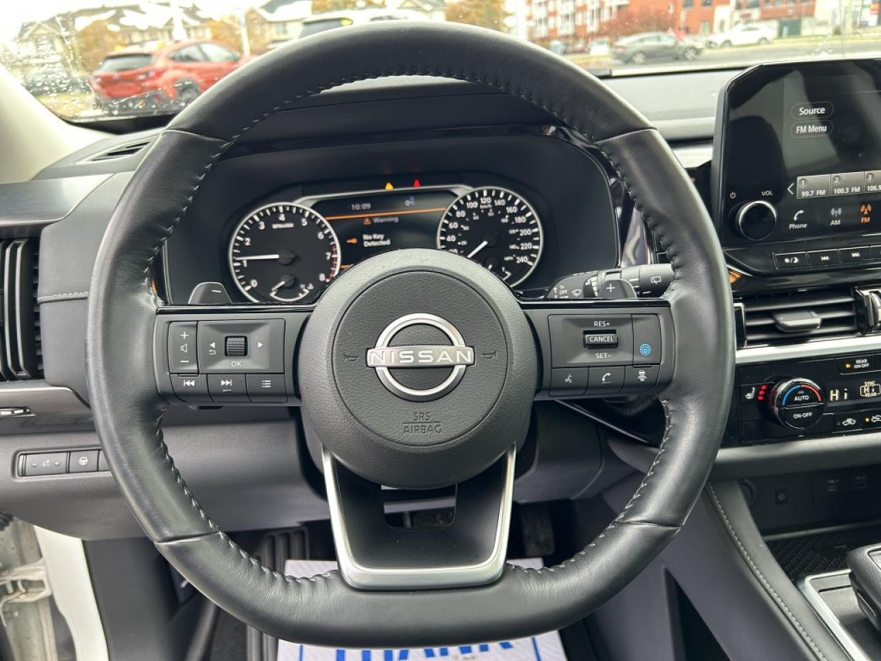 2023 Nissan Pathfinder SL  - Sunroof -  Navigation Photo